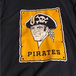 Pirates old T